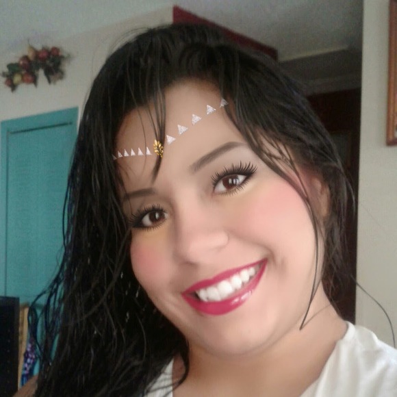 Meet your Posher, Fernanda - Picture 1 of 1